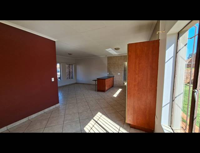 3 BEDROOM HOUSE FOR SALE IN DENNEOORD